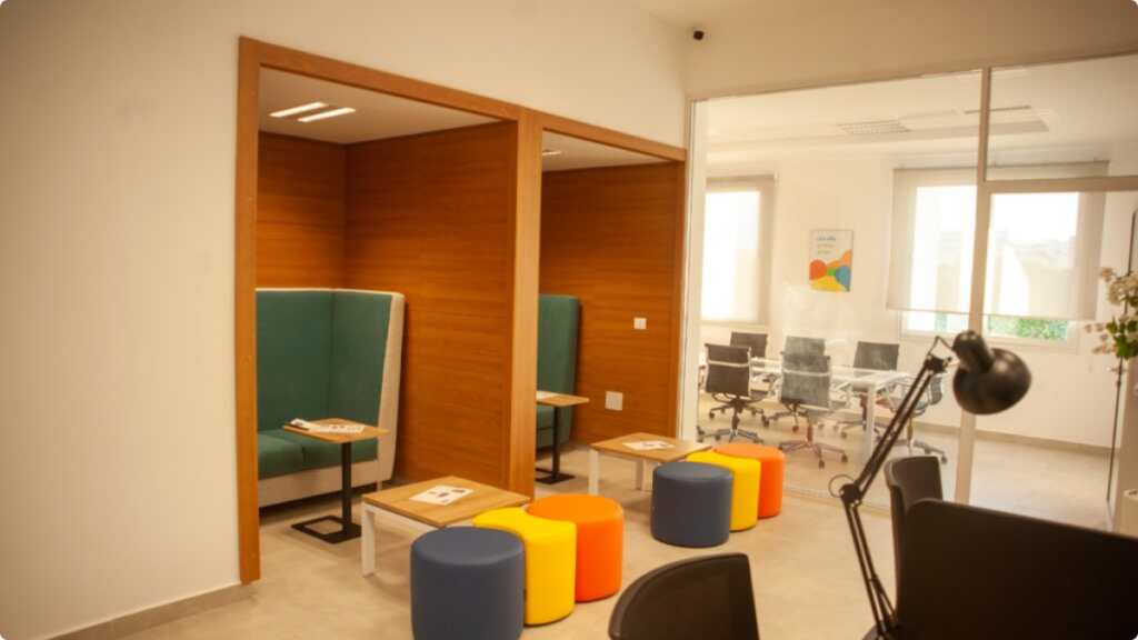 Espace collaboratif et salle de réunion de la Fabrique de la Ville de Tunis