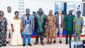 Photo de groupe des représentants de l'AIMF, de l'ANCB et des autorités locales de Cotonou et d'Abomey-Calavi lors du lancement du programme de mobilisation de la diaspora.