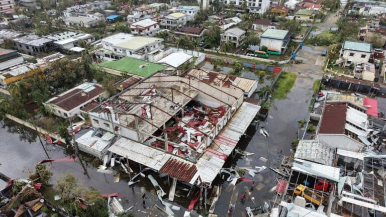 Vue aérienne ou paysage de Toamasina après les intempéries, illustration du fonds d'urgence AIMF.