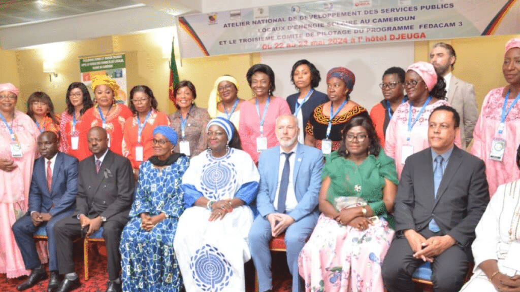 Comité de pilotage officiel du programme FEDACAM au Cameroun réunissant les collectivités territoriales et partenaires.