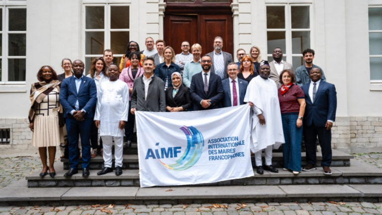Participants à la Commission Villes innovantes de l’AIMF réunis à Woluwe-Saint-Lambert en Belgique pour des échanges sur l’intelligence artificielle au service des territoires francophones.